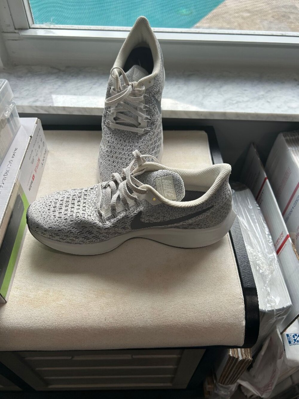 Nike Zoom Running Shoes Women's Size 7 White Gray Mesh